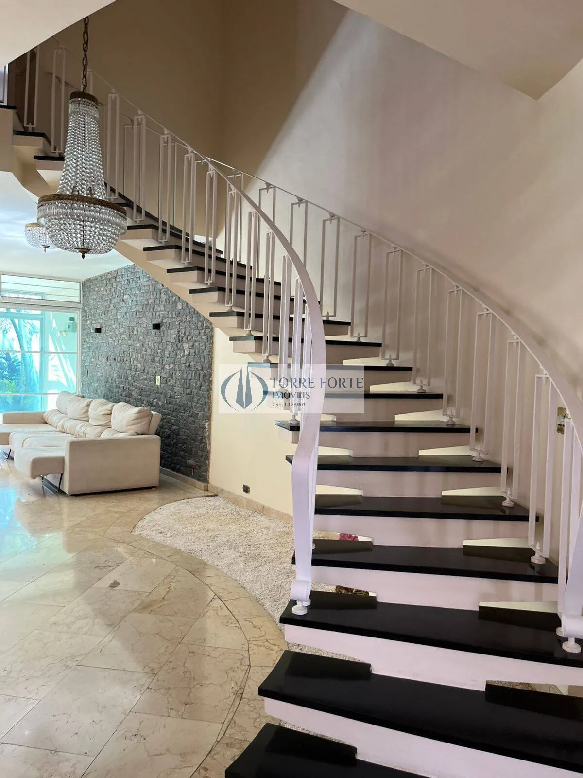 Imagem Maravilhoso sobrado com 400m² 3 dormitórios sendo 2 suítes 4 vagas, piscina