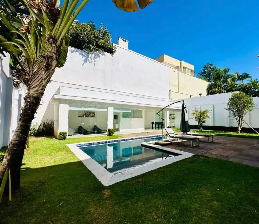 Imagem Casa Sobrado Com Piscina Localizada no Alphaville Residencial Zero!