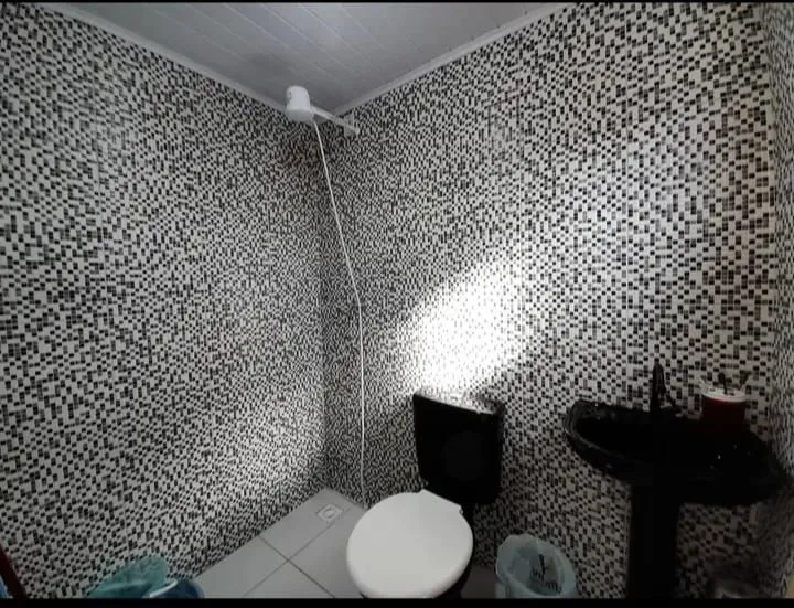 Imagem Terreno com 2 casas pré-fabricadas recém-construídas