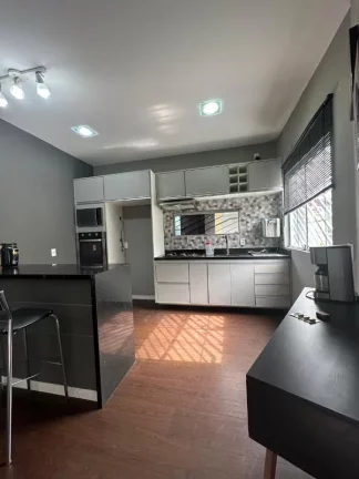 Imagem Casa duplex com quadra esportiva e piscina , disponível para locação, no conjunto 31 de março, no bairro Japiim , semi-mobiliada