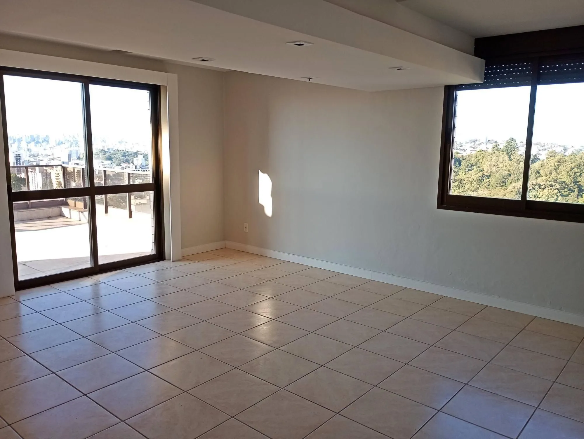 Imagem Cobertura com vista para o Guaíba, suíte e 2 vagas