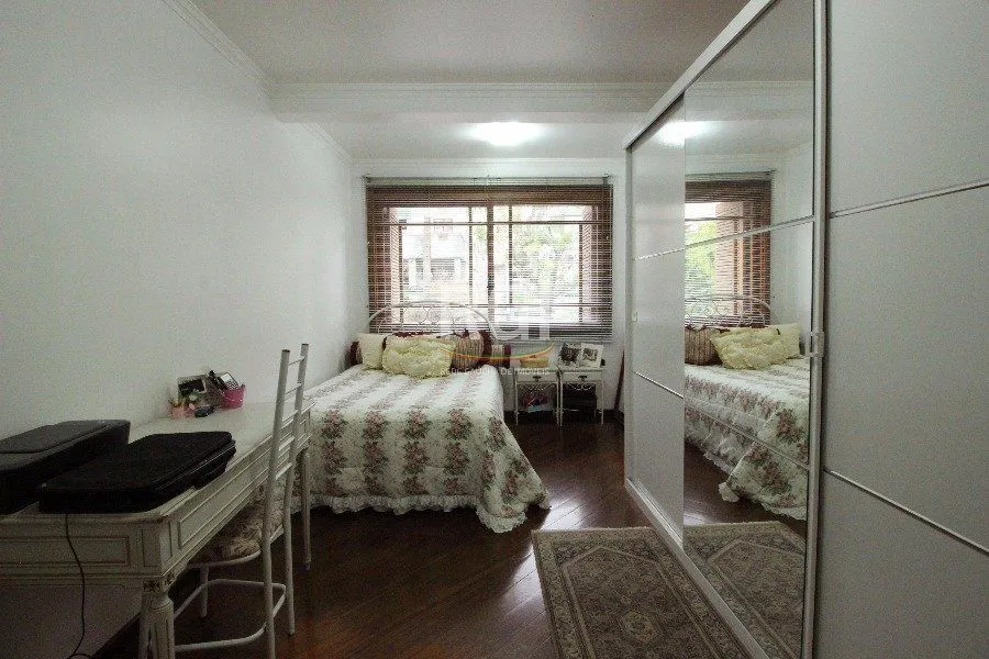 Imagem Casa para Venda - 280m², 3 dormitórios, 2 vagas - Petrópolis