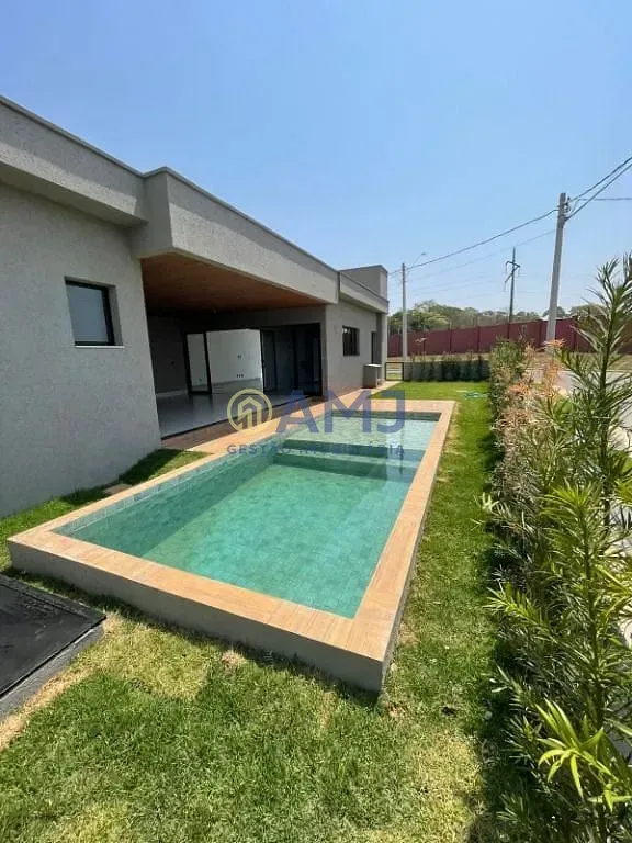 Foto do imóvel Casa térrea à venda no Jardins Capri | Lote de esquina com 4 suítes, piscina e alto padrão em Goiânia em Endereço não informado