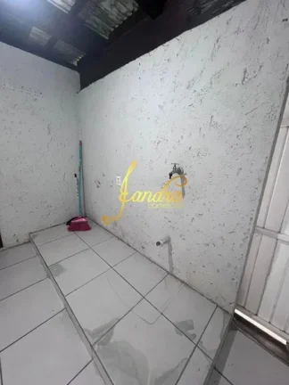 Imagem Casa de esquina, com dois dormitórios semi mobiliada