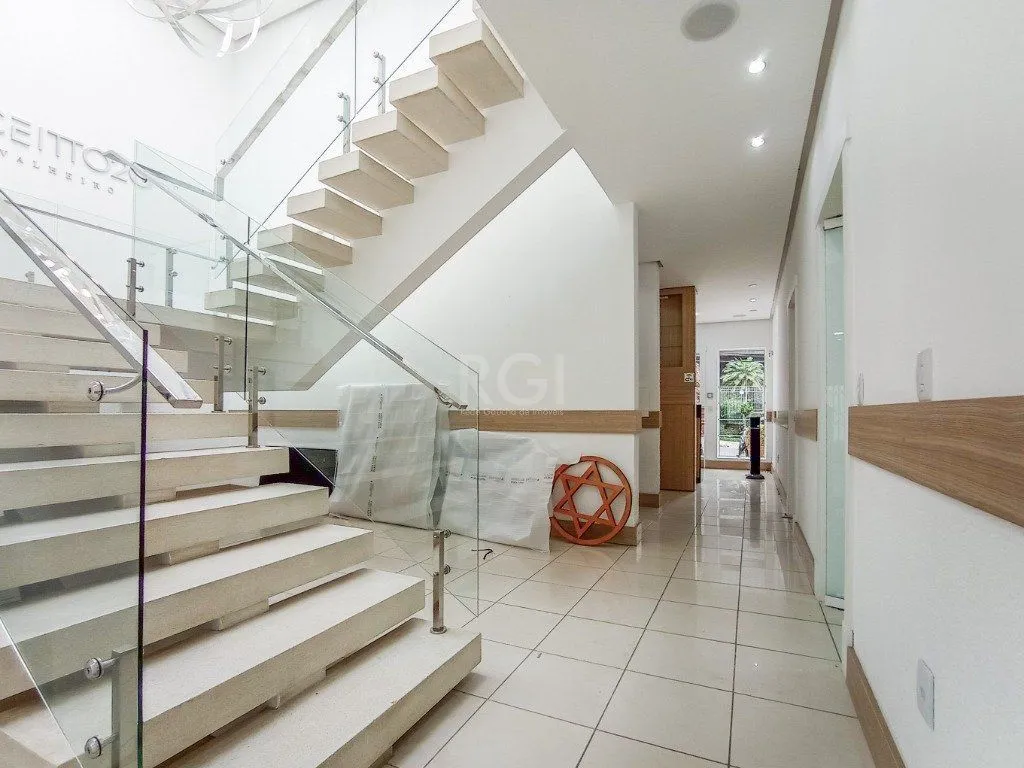 Imagem Casa Comercial de Luxo no Centro da Cidade - Oportunidade Única!