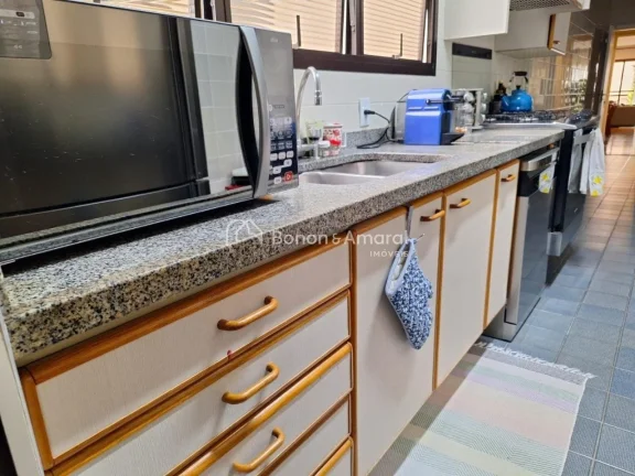 Imagem Localizado em um dos endereços mais nobres da cidade, este apartamento no Edifício Praia da Barra ...