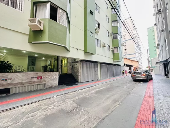 Imagem Apartamento Quadra Mar para Venda em Balneário Camboriú, CENTRO, 2 dormitórios, 1 banheiro, 2 vagas