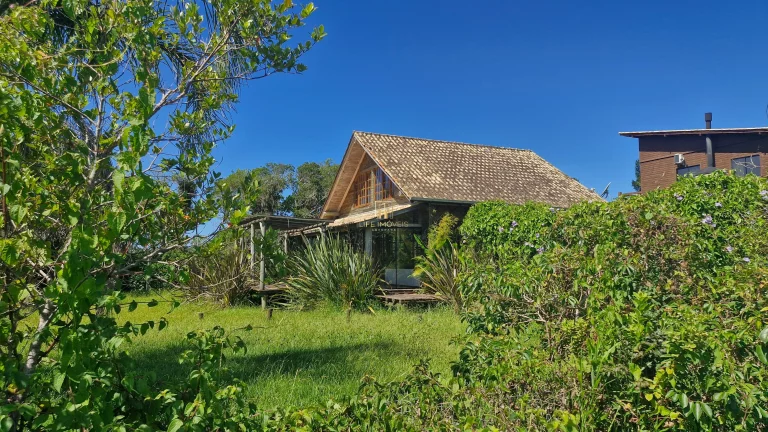 Imagem Casa Espaçosa com Vista para Lagoa em Ibiraquera, Imbituba-SC