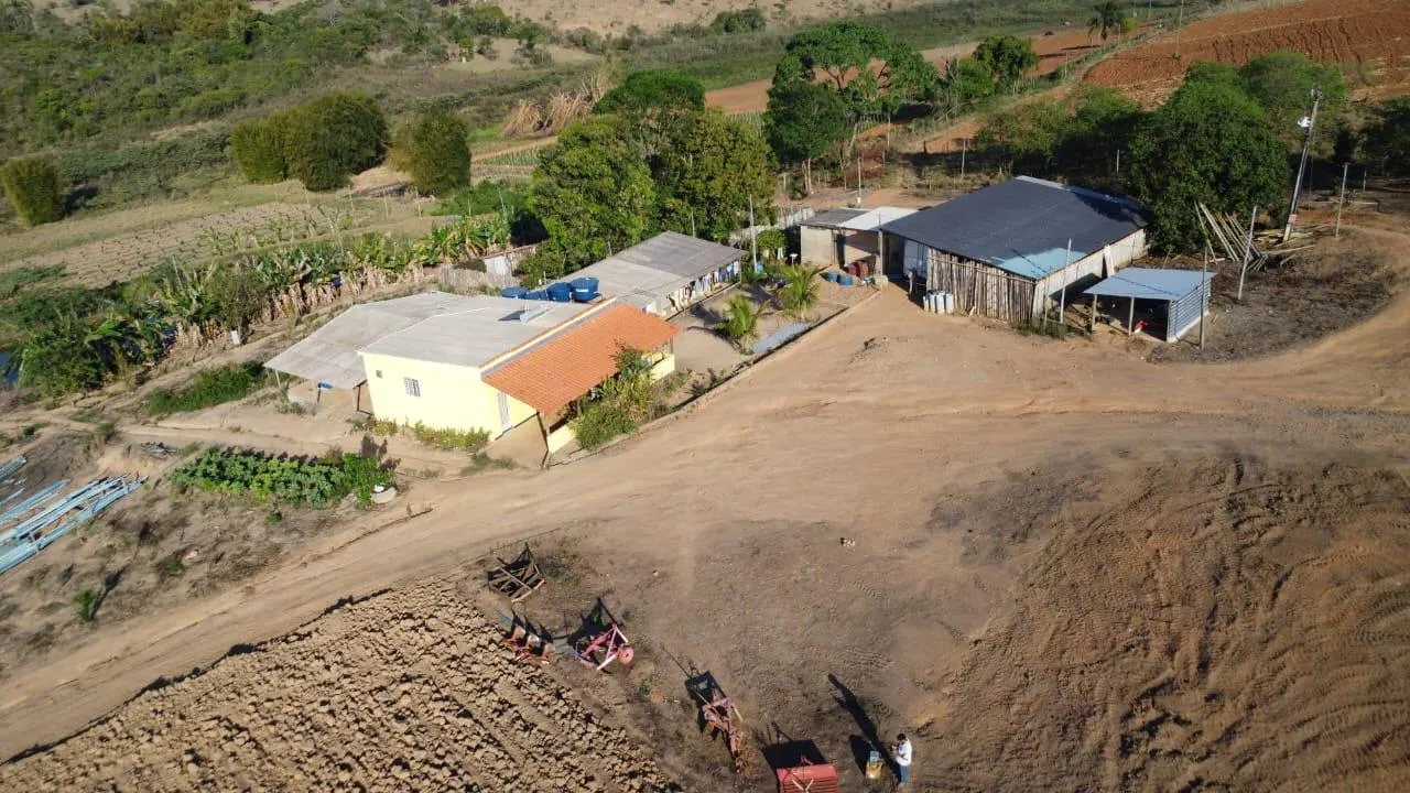 Imagem Vendo uma linda fazendinha em Passatempo/MG, com 30 hectares de terra .