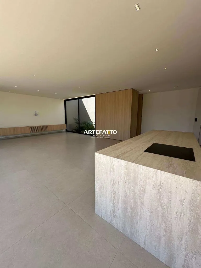 Imagem Casa de condomínio à venda, no Veredas, com 3 suítes e lago