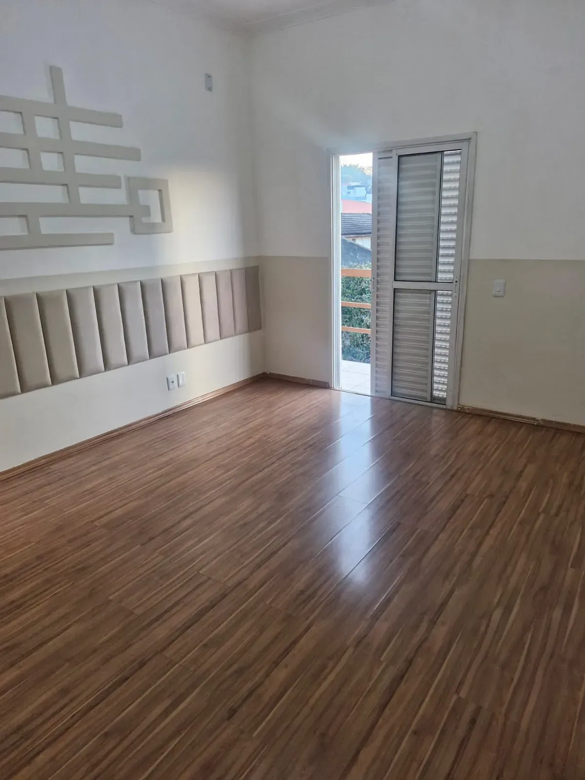Imagem Casa à venda - Área útil 224 m2 com 3 dormitórios sendo 1 suíte - 2 vagas - Vila Maria Genoveva - Ju