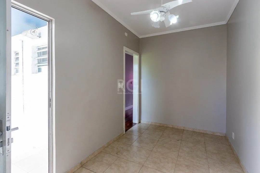 Imagem Casa para Venda - 202m², 3 dormitórios, sendo 1 suites, 2 vagas - Cristal
