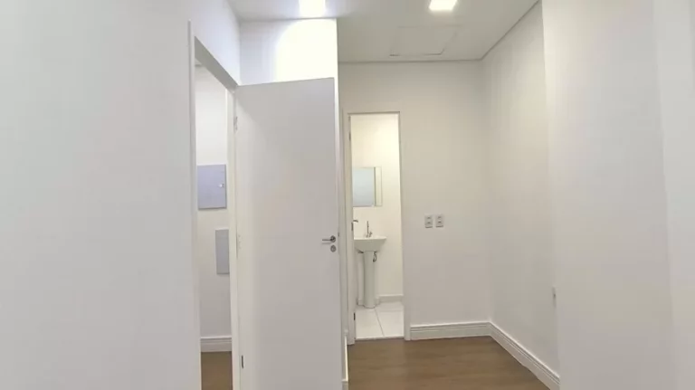 Imagem SALA COMERCIAL DE 53M² PARA LOCAÇÃO, COM 2 BANHEIROS, 1 VAGA - ED. GOLDEN OFFICE - EM JUNDIAÍ SP
