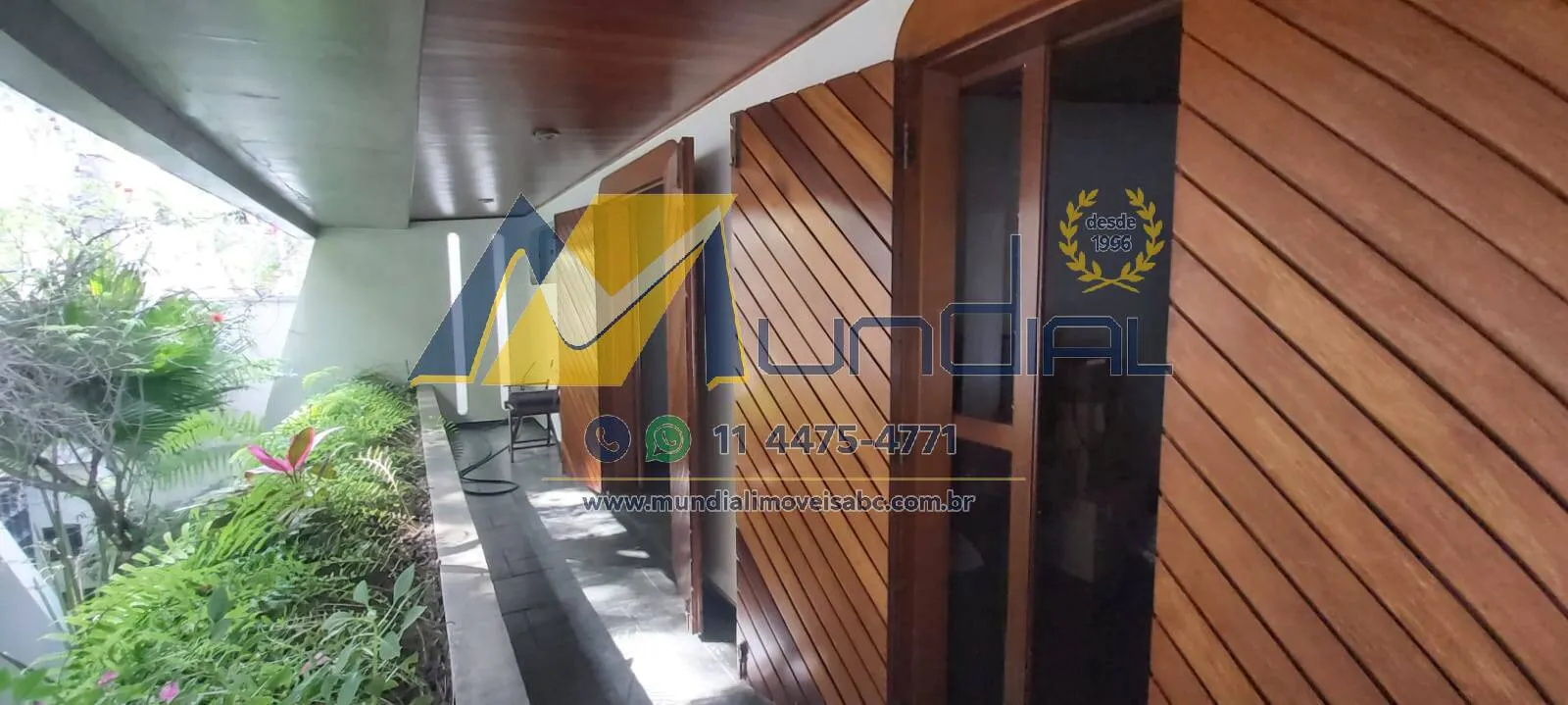 Imagem Casa alto padrão para locação comercial com 340m² e localização estratégica