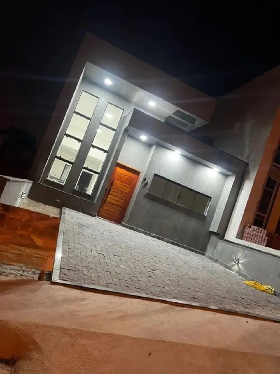 Foto do imóvel Casa em Condomínio à venda em Araçoiaba da Serra-SP, bairro Lago Azul: 3 quartos, 1 suíte, 1 sala, 3 banheiros, 2 vagas de garagem, 108m². em Lago Azul, ARAÇOIABA DA SERRA - SP