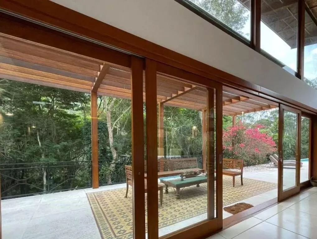 Imagem Casa em Condomínio para Venda em Petrópolis / RJ no bairro Itaipava