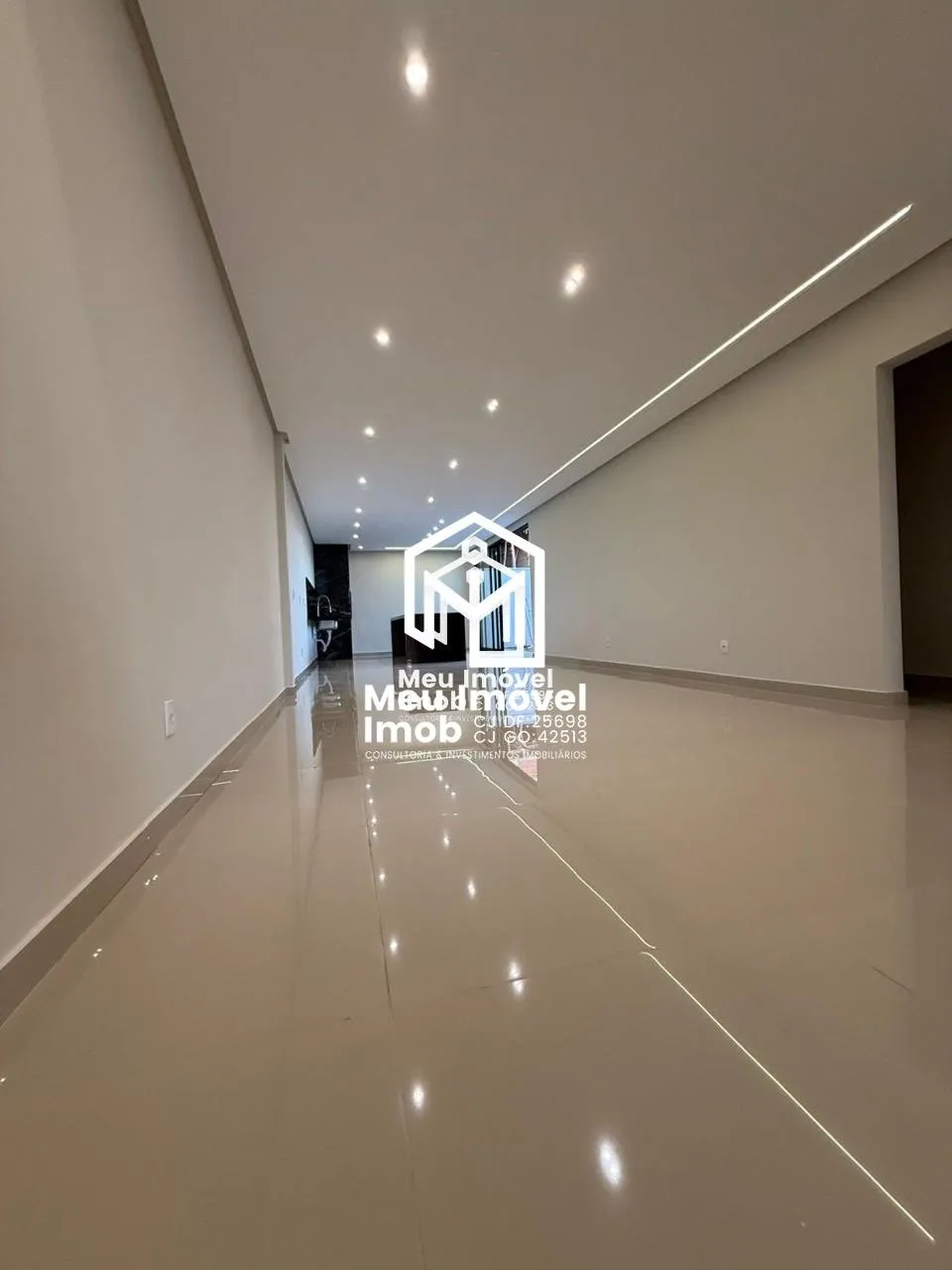 Imagem Casa Alto Padrão 3 Quartos 1 Suíte 4 Vagas 207m² Luziânia/GO