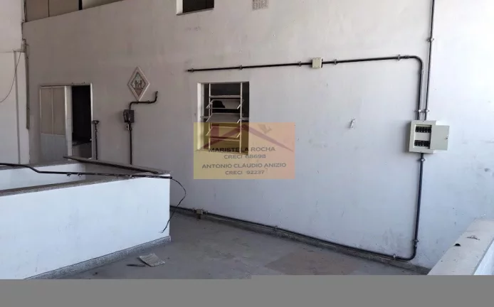 Imagem Oportunidade Única: Galpão Espaçoso em Cascadura, RJ!