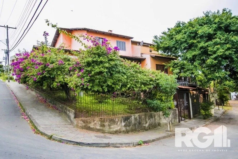 Imagem Linda Casa com cinco dormitórios na Vila Nova