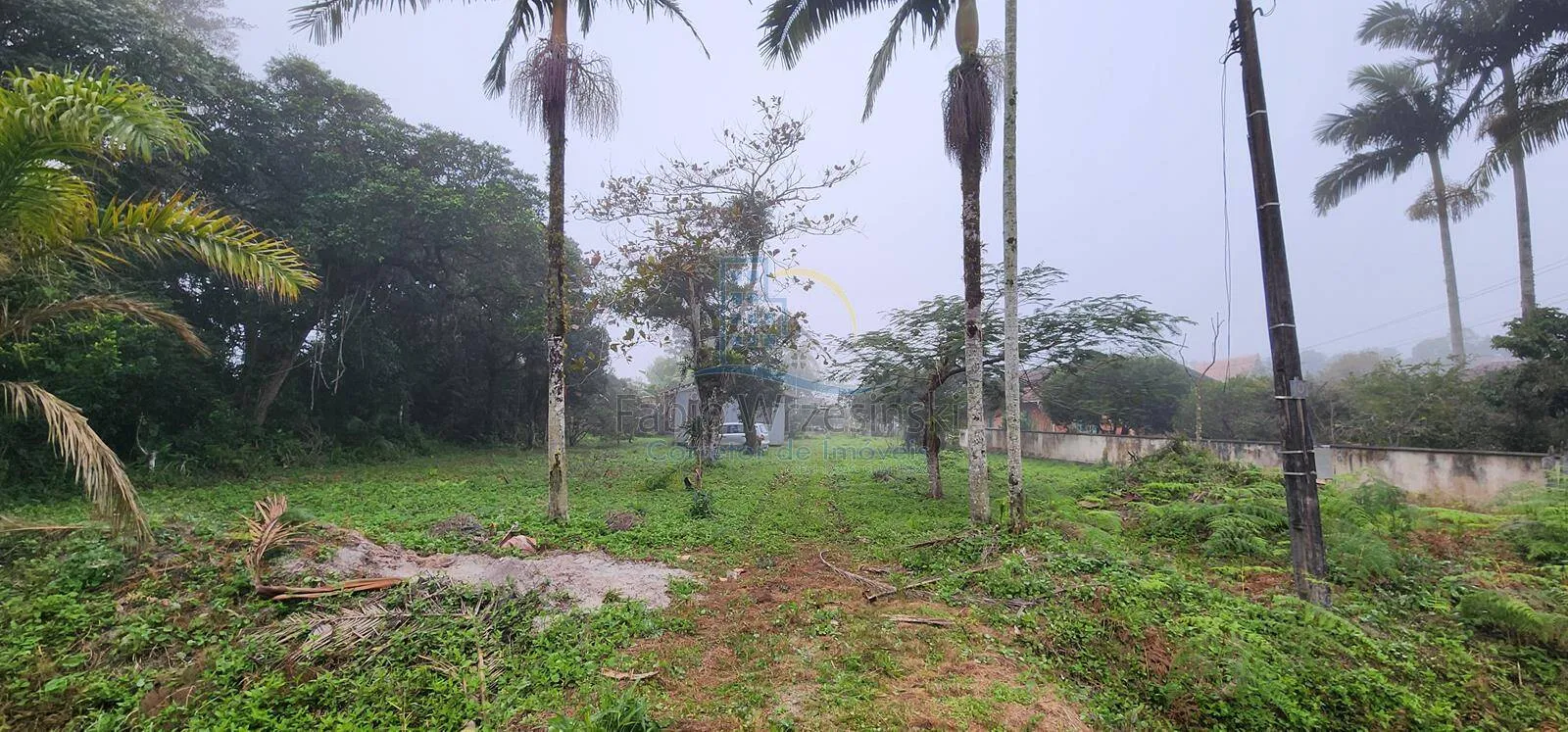 Imagem Vendo Terreno com casa de madeira Praia do Erwino