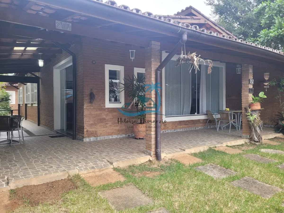 Imagem Excelente casa térrea com 5 dormitórios a venda à 200 metros da orla do Itaguá em Ubatuba.