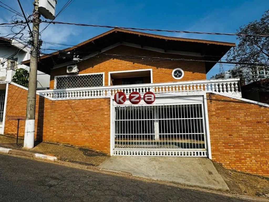 Imperdível oportunidade: Casa comercial de 3 quartos, 1 suíte, 3 salas, 3 banheiros e 2 vagas em Vinhedo-SP, Centro.
