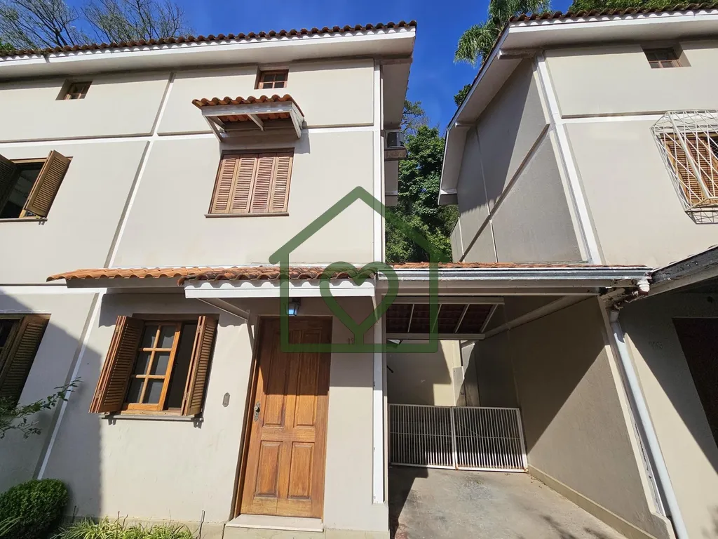 Imagem Casa em condomínio reformada e semimobiliada, com vaga para até 04 carros.

Térreo com living de ...