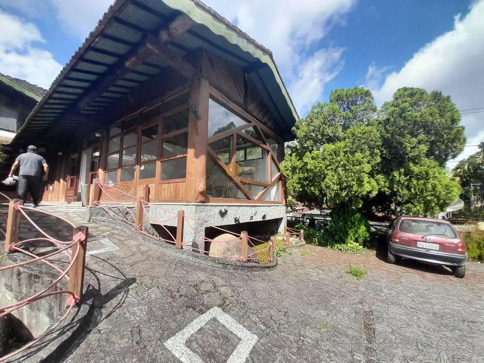 Imagem Comercial para Venda em Teresópolis / RJ no bairro Albuquerque