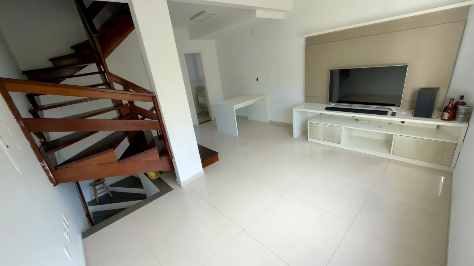 Imagem Casa com 02 quartos e 02 vagas no Bairro Jardim Itu em Porto Alegre