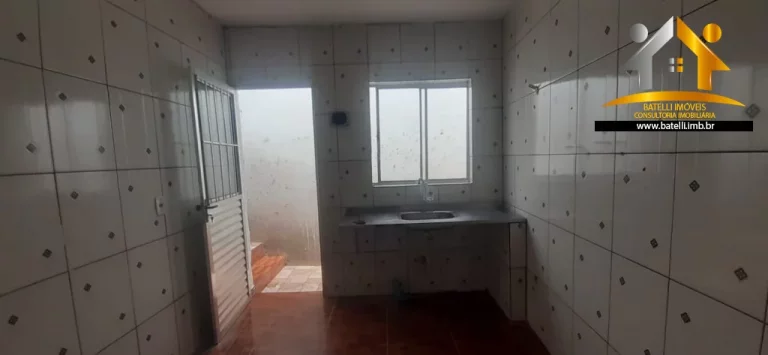 Imagem Casa com 03 cômodos para alugar em Carapicuíba