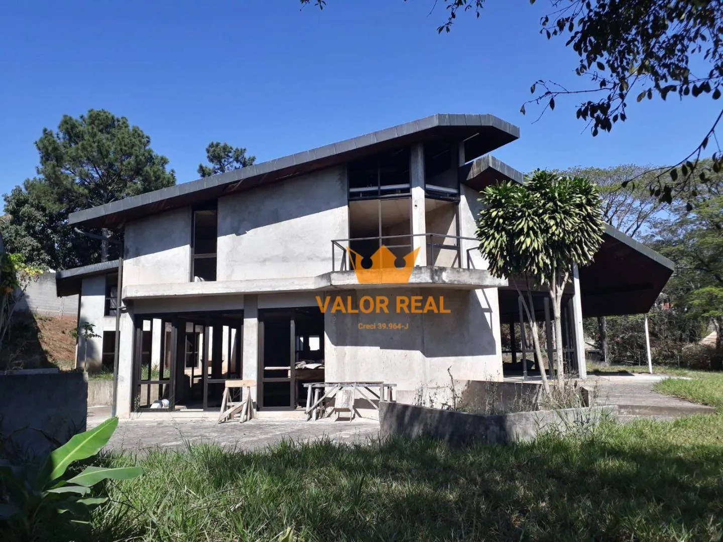 Foto do imóvel Magnifica casa em construção de alto padrão, possuindo 3.005m e mais 796m de área construida , possuindo um excelente design.