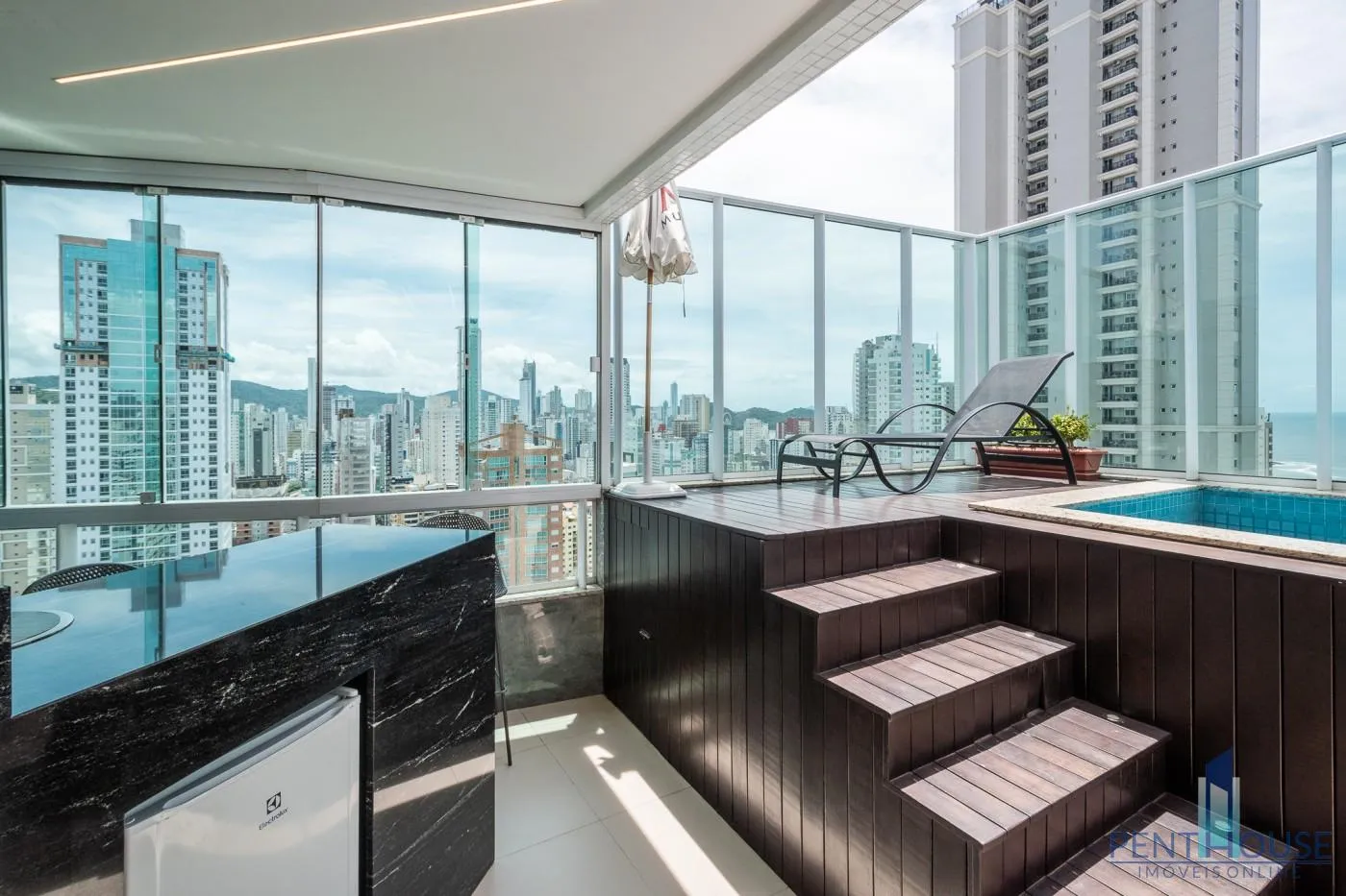 Imagem Apartamento Duplex para Venda em Balneário Camboriú, CENTRO, 4 dormitórios, 4 suítes, 6 banheiros, 3 vagas