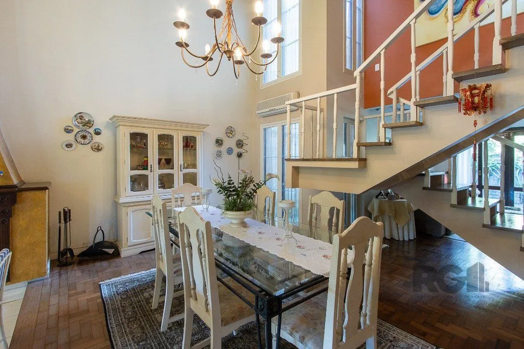Imagem Casa tipo sobrado, com 3 dormitórios em Canoas