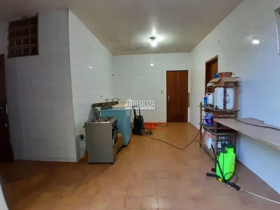 Imagem Casa à venda no bairro Nossa Senhora da Abadia, em Uberaba: 4 dormitórios, suíte, área de lazer e mais!