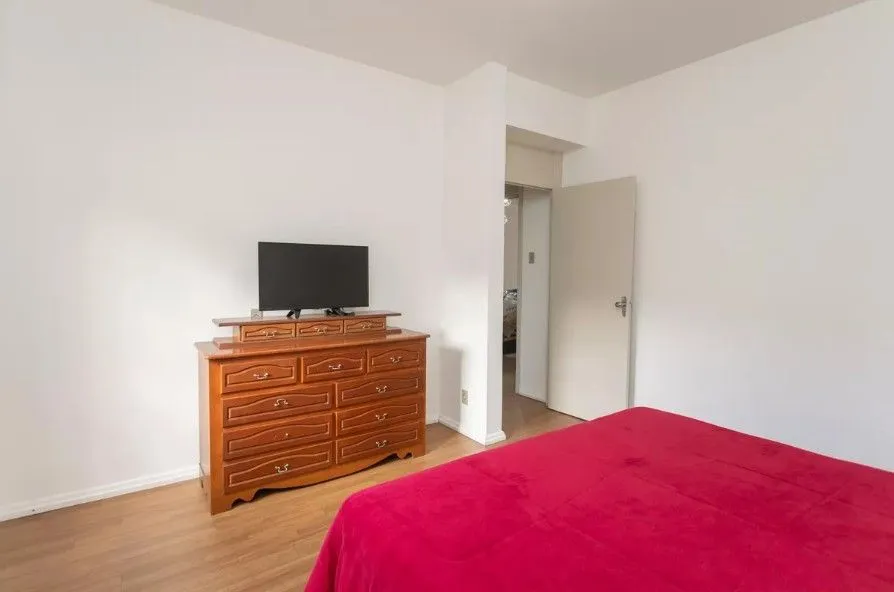 Imagem Amplo apartamento no Bairro Petrópolis com 2 vagas de garagem