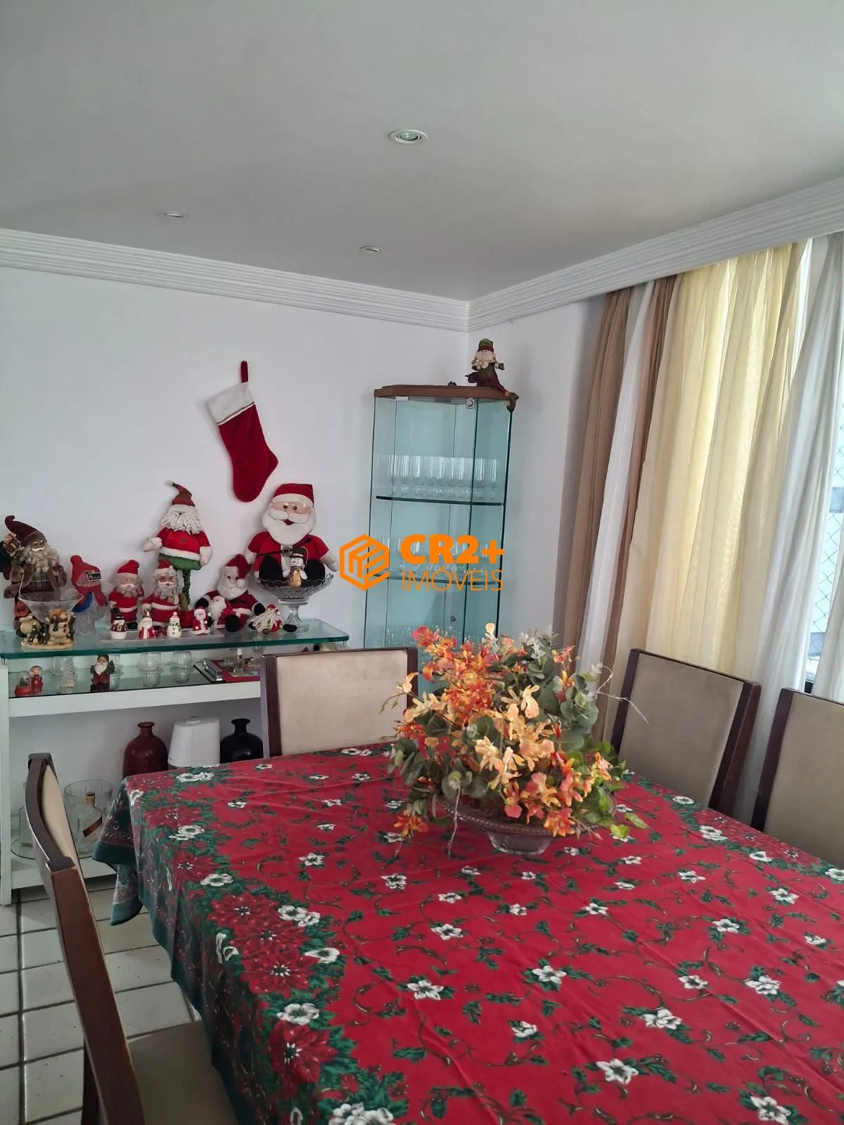 Imagem Vendo apartamento no Parnamirim, com 191 m² e com 3 suítes. Ótima localização. O