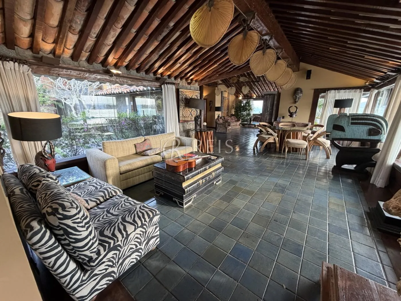 Imagem Casa para Venda em Armação dos Búzios, Geribá, 7 dormitórios, 7 suítes, 10 banheiros, 2 vagas