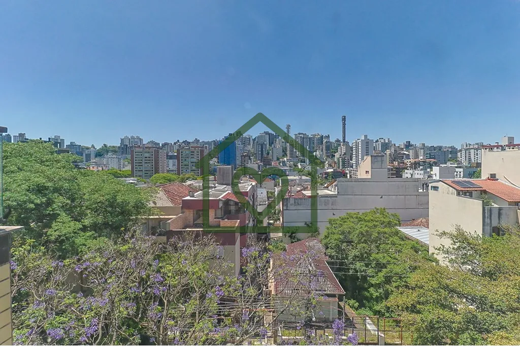 Imagem Cobertura reformada com 150 m2, três dormitórios sendo duas suítes e vistas abundantes, oferecend...