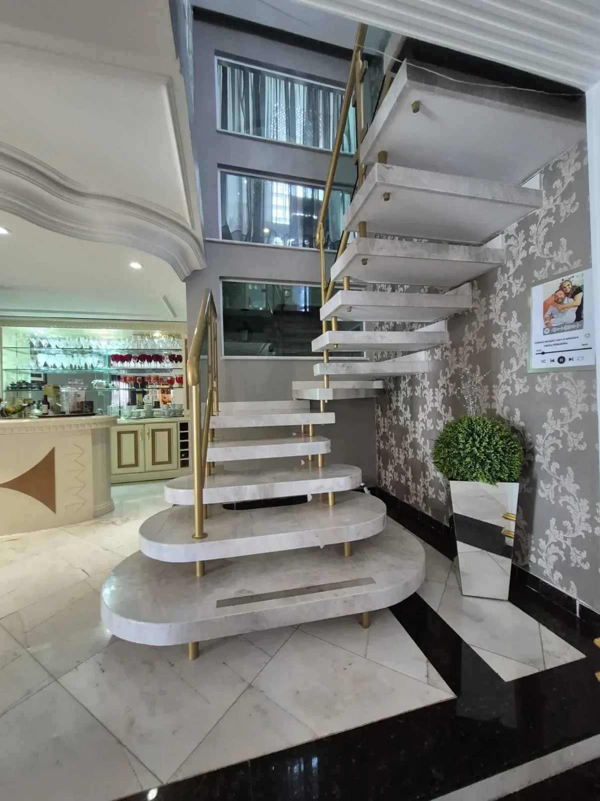 Imagem Casa com 4 Quartos à Venda ou Locação, 715 m² em Portão - Curitiba