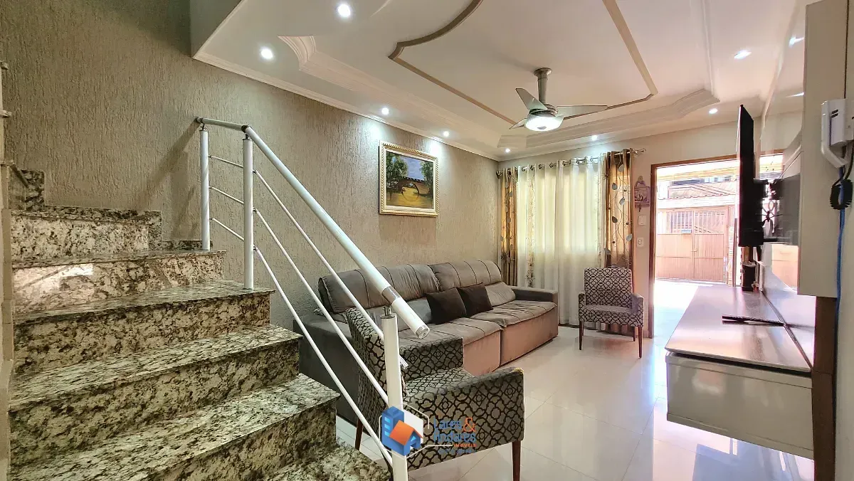 Imagem Sobrado para venda em Jardim Santa Adélia com 3 quartos, sendo 2 suítes, 97m²