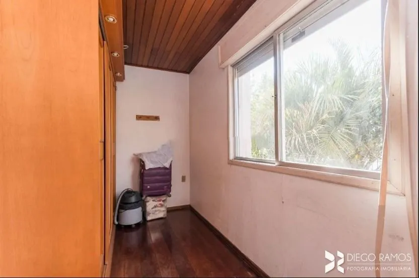 Imagem Casa para Venda - 190m², 4 dormitórios, sendo 1 suites, 2 vagas - Partenon