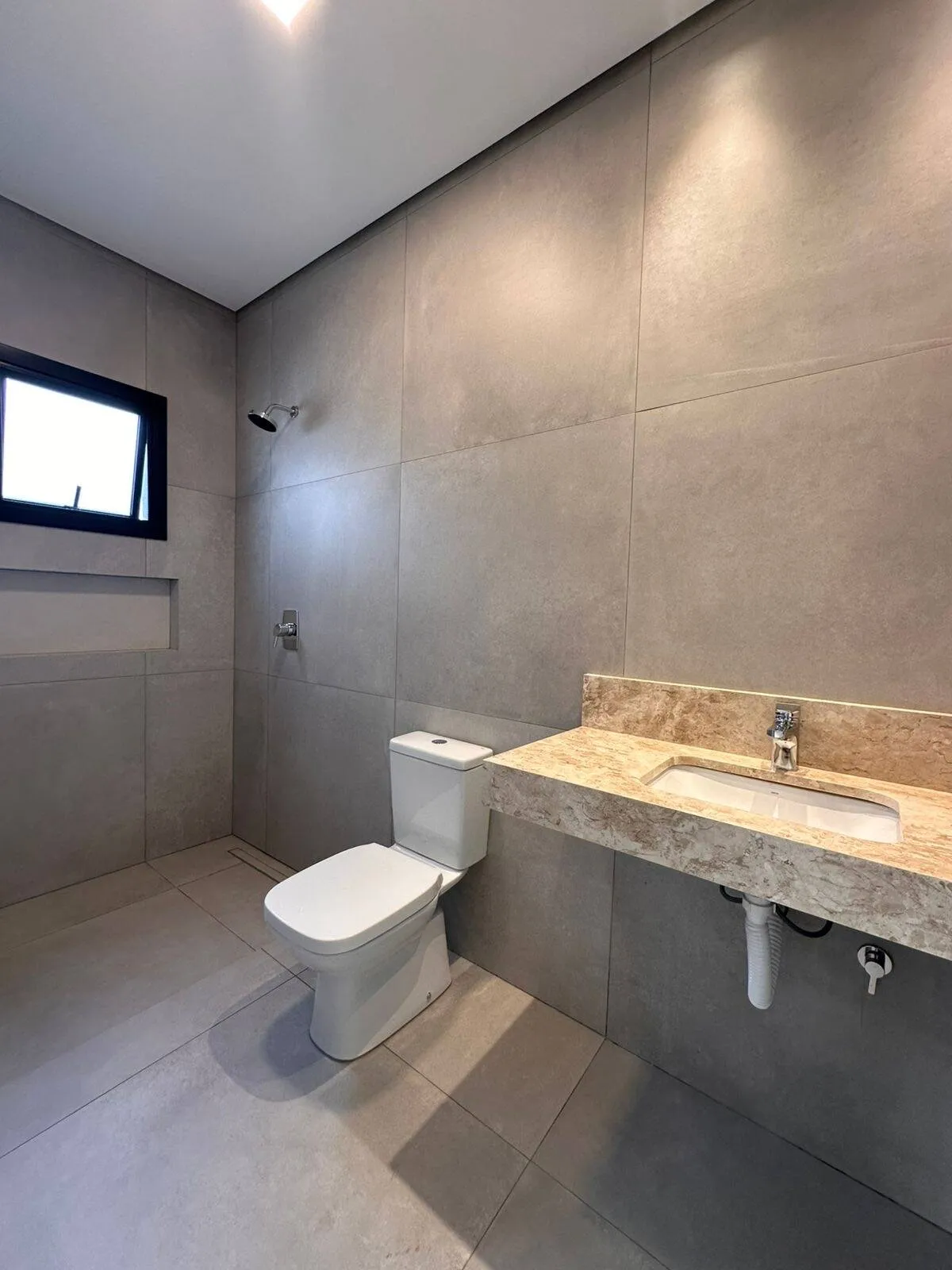 Imagem Casa três suítes Condomínio Belvedere 2