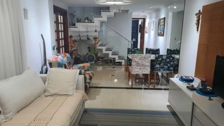 Imagem Sobrado com 242 metros quadrados, 3 dormitórios sendo 1 suíte com armários, 4 banheiros, 1 lavabo...