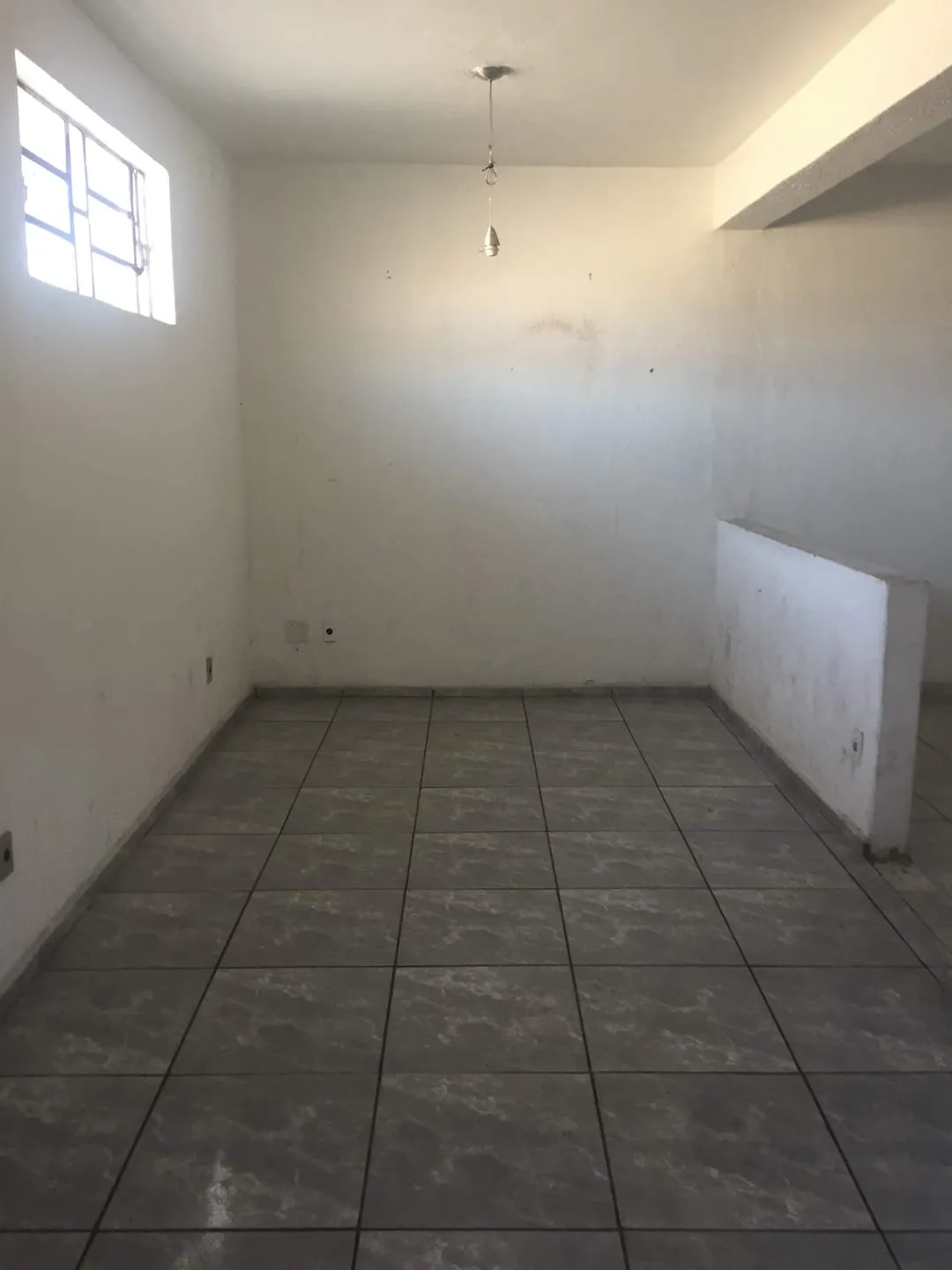 Imagem Comercial à venda 2 Quartos, 4 Vagas, 300M², Jardim Rosely, Pindamonhangaba - SP