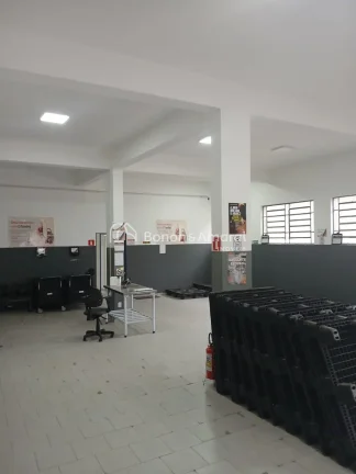 Imagem Barracão/Salão comercial mobiliado para locação em excelente localização, próximo à Av. Amor...