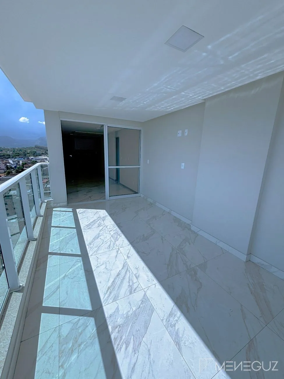 Imagem Vista para o Mar! Apartamento de 3 Quartos na Avenida Oceânica