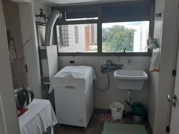 Imagem Apartamento à venda na Vila Andrade, São Paulo-SP: 3 quartos, 1 suíte, 4 banheiros, 2 vagas de garagem, 103m². Confira!