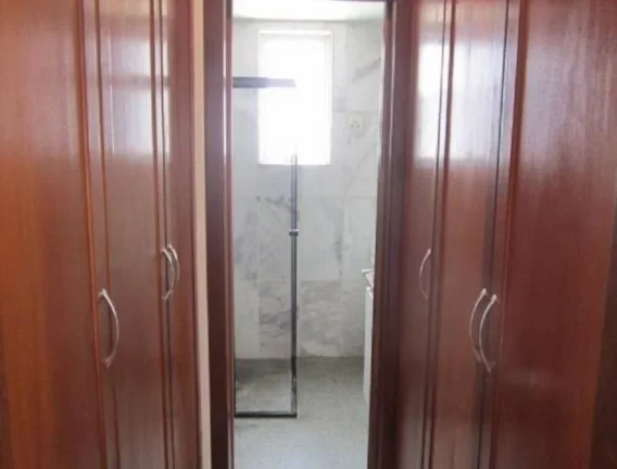 Imagem O  apartamento  encontra-se  em  muito  bom  estado,  com  boa iluminação  e ventilação; tendo  vista  definitiva  e  privilegiada.
