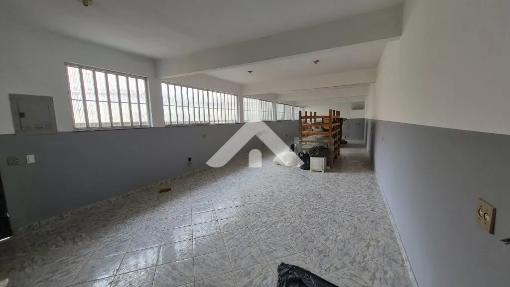 Imagem Galpão no Campinho com 200 m2, próximo a Delegacia