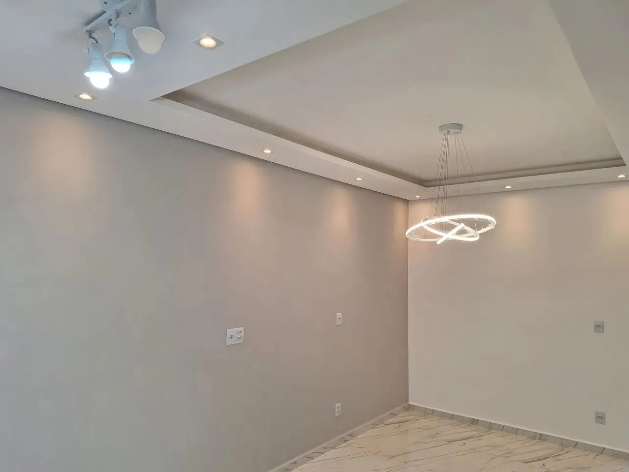 Imagem Maravilhosa casa em condomínio à venda em Sorocaba-SP, Jardim Residencial Villagio Ipanema I: 3 quartos, 1 suíte, 3 salas, 2 banheiros, 3 vagas, 95m².